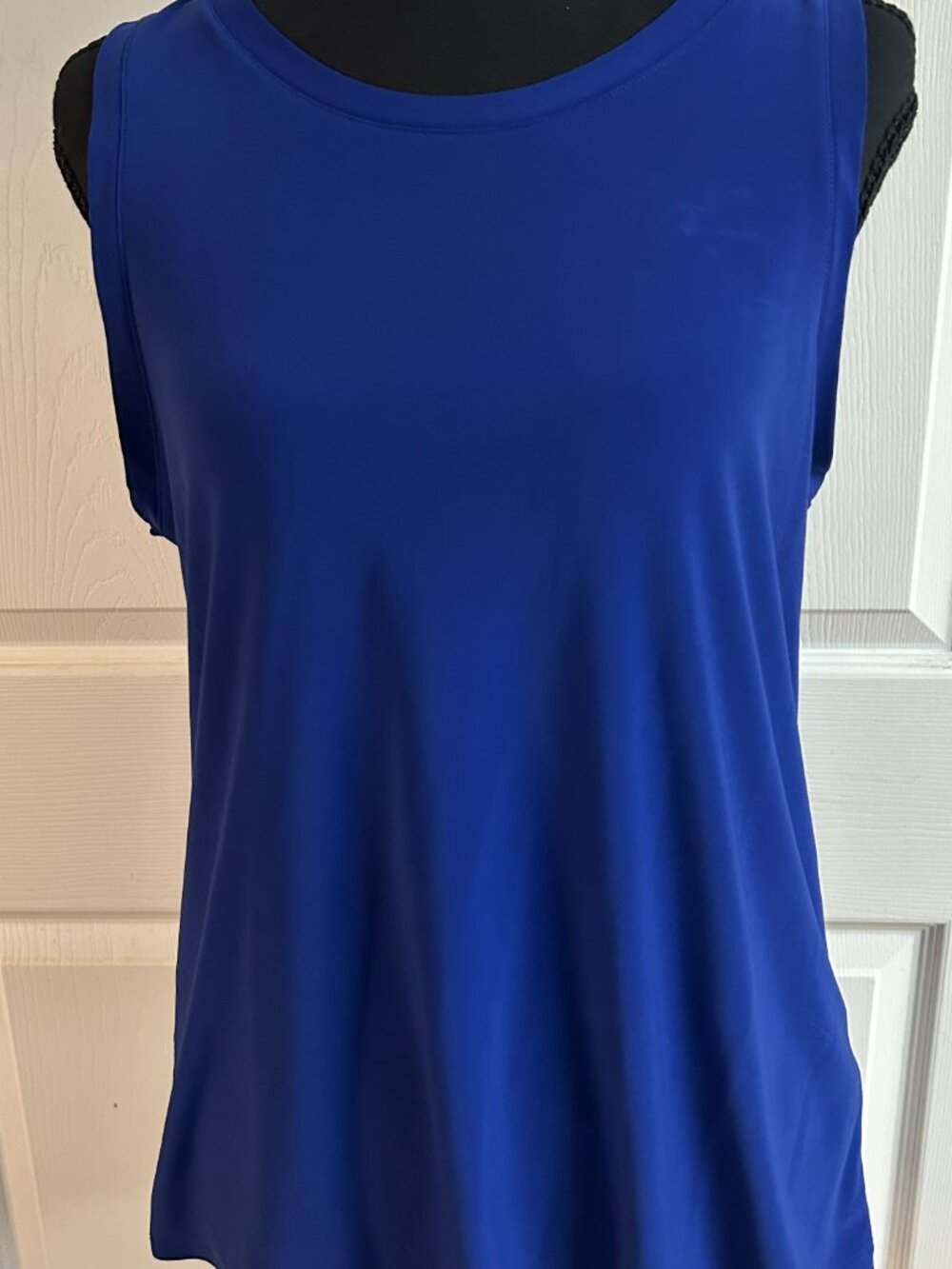 Vince Camuto Crewneck Split Back Keyhole Tank Top - Picture 2 of 5